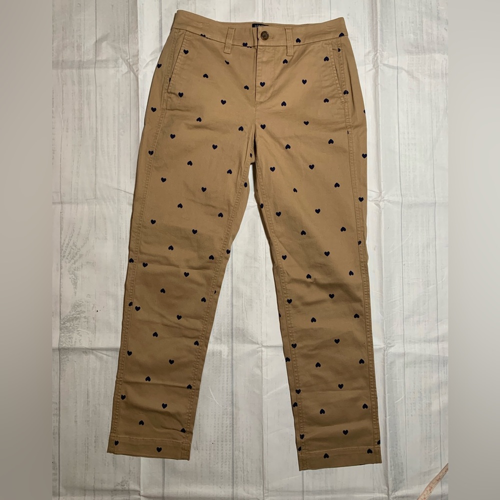 NWT J. Crew High Rise Girlfriend Chino. Tan/Navy Blue hearts. Size 0.